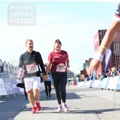 03.10.2025 - Köhlbrandbrückenlauf Jannik Wohlers http://msf.ph/oto/9129592 03.10.2025 13:44:04 Ziel 4295, 5415, 5416, 5445, 6010, 6011, 6550 meine-sportfotos.de