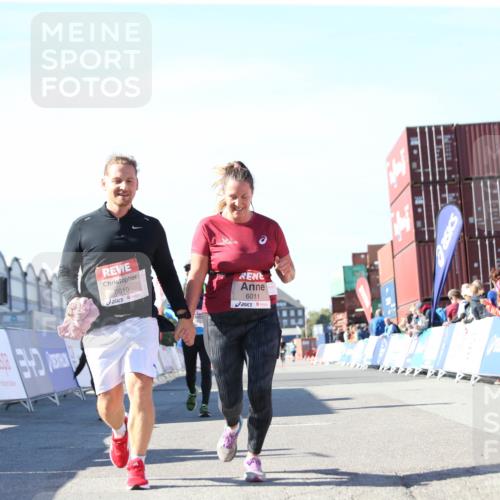03.10.2025 - Köhlbrandbrückenlauf Jannik Wohlers http://msf.ph/oto/9129598 03.10.2025 13:44:04 Ziel 4295, 5415, 5416, 5445, 6010, 6011, 6550 meine-sportfotos.de