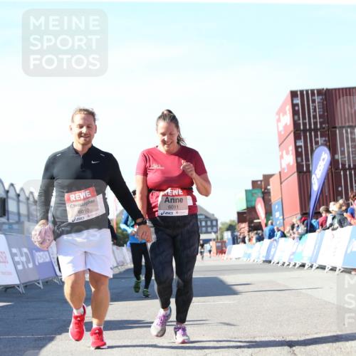 03.10.2025 - Köhlbrandbrückenlauf Jannik Wohlers http://msf.ph/oto/9129601 03.10.2025 13:44:04 Ziel 4295, 5415, 5416, 5445, 6010, 6011, 6550 meine-sportfotos.de