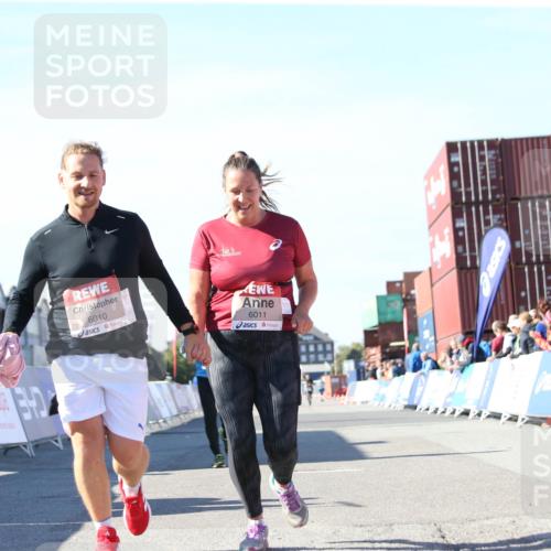 03.10.2025 - Köhlbrandbrückenlauf Jannik Wohlers http://msf.ph/oto/9129611 03.10.2025 13:44:04 Ziel 4295, 5415, 5416, 5445, 6010, 6011, 6550 meine-sportfotos.de