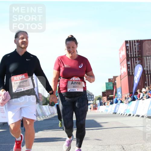 03.10.2025 - Köhlbrandbrückenlauf Jannik Wohlers http://msf.ph/oto/9129613 03.10.2025 13:44:05 Ziel 4295, 5415, 5416, 5445, 6010, 6011, 6550 meine-sportfotos.de