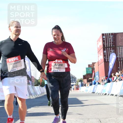 03.10.2025 - Köhlbrandbrückenlauf Jannik Wohlers http://msf.ph/oto/9129616 03.10.2025 13:44:05 Ziel 4295, 5415, 5416, 5445, 6010, 6011, 6550 meine-sportfotos.de