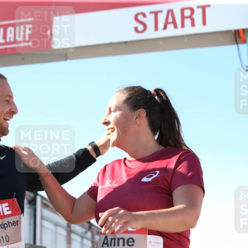 03.10.2025 - Köhlbrandbrückenlauf Jannik Wohlers http://msf.ph/oto/9129620 03.10.2025 13:44:07 Ziel 4295, 4906, 5415, 5416, 5445, 6010, 6011, 6550 meine-sportfotos.de