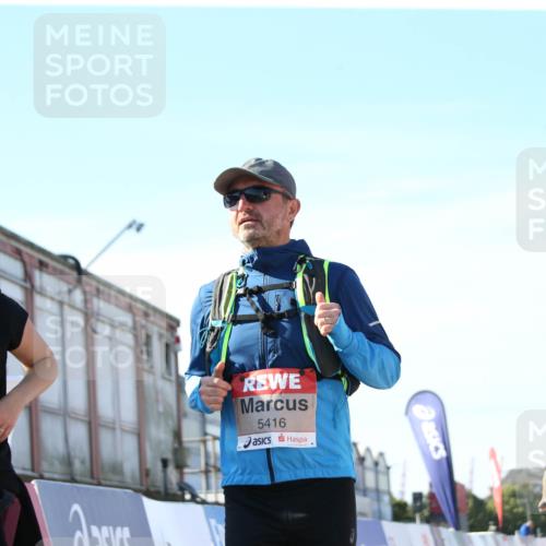 03.10.2025 - Köhlbrandbrückenlauf Jannik Wohlers http://msf.ph/oto/9129644 03.10.2025 13:44:09 Ziel 4295, 4906, 5415, 5416, 5445, 6010, 6011, 6550 meine-sportfotos.de