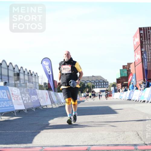 03.10.2025 - Köhlbrandbrückenlauf Jannik Wohlers http://msf.ph/oto/9129653 03.10.2025 13:44:11 Ziel 4906, 5415, 5416, 5445, 6010, 6011, 6550 meine-sportfotos.de