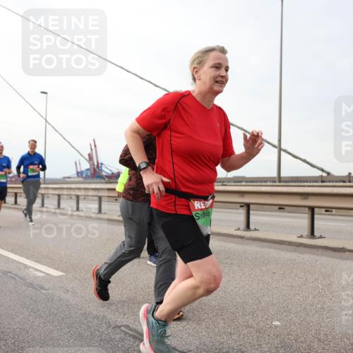 03.10.2025 - Köhlbrandbrückenlauf Lena Gebhardt http://msf.ph/oto/9129665 03.10.2025 16:04:15 Position 2  meine-sportfotos.de