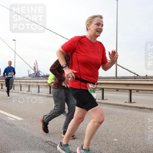 03.10.2025 - Köhlbrandbrückenlauf Lena Gebhardt http://msf.ph/oto/9129668 03.10.2025 16:04:16 Position 2  meine-sportfotos.de
