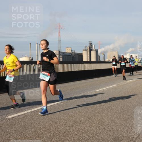 03.10.2025 - Köhlbrandbrückenlauf Lena Gebhardt http://msf.ph/oto/9129669 03.10.2025 09:49:02 Position 2 3333, 1242 meine-sportfotos.de