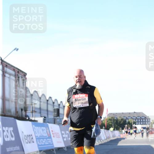03.10.2025 - Köhlbrandbrückenlauf Jannik Wohlers http://msf.ph/oto/9129672 03.10.2025 13:44:13 Ziel 4906, 5415, 5416, 6010, 6011 meine-sportfotos.de