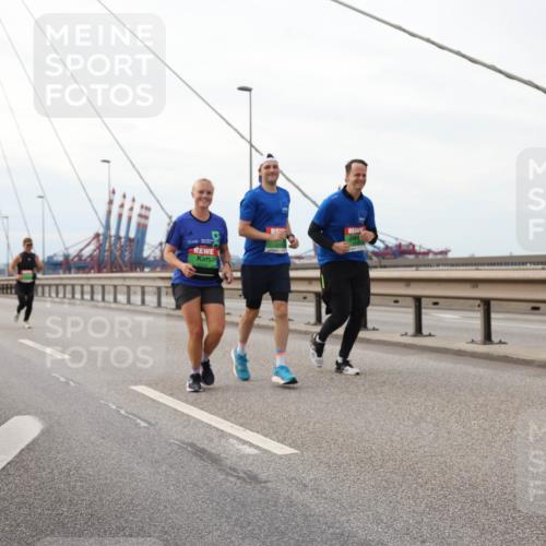 03.10.2025 - Köhlbrandbrückenlauf Lena Gebhardt http://msf.ph/oto/9129678 03.10.2025 16:04:17 Position 2  meine-sportfotos.de