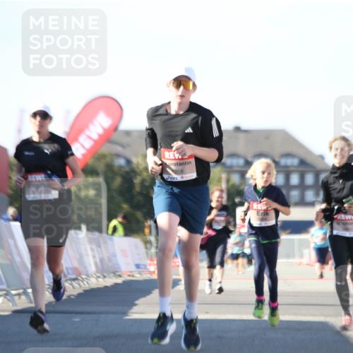03.10.2025 - Köhlbrandbrückenlauf Jannik Wohlers http://msf.ph/oto/9129682 03.10.2025 13:44:23 Ziel 4906, 5904, 5905, 6257, 6258 meine-sportfotos.de