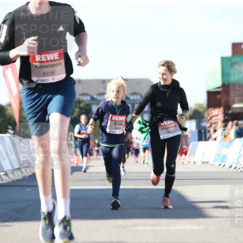 03.10.2025 - Köhlbrandbrückenlauf Jannik Wohlers http://msf.ph/oto/9129695 03.10.2025 13:44:25 Ziel 5904, 5905, 6257, 6258 meine-sportfotos.de