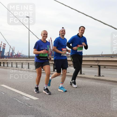03.10.2025 - Köhlbrandbrückenlauf Lena Gebhardt http://msf.ph/oto/9129696 03.10.2025 16:04:18 Position 2 9248 meine-sportfotos.de