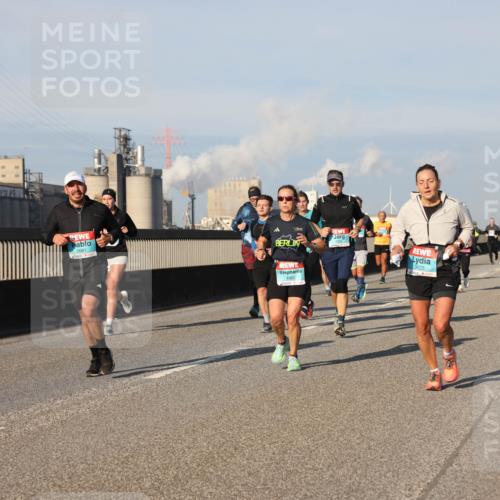 03.10.2025 - Köhlbrandbrückenlauf Lena Gebhardt http://msf.ph/oto/9129704 03.10.2025 09:49:04 Position 2 2661, 1092, 3625, 2084 meine-sportfotos.de