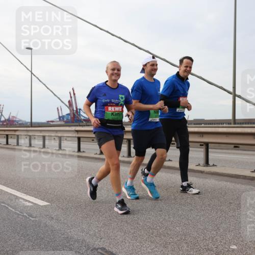 03.10.2025 - Köhlbrandbrückenlauf Lena Gebhardt http://msf.ph/oto/9129707 03.10.2025 16:04:18 Position 2 9248 meine-sportfotos.de