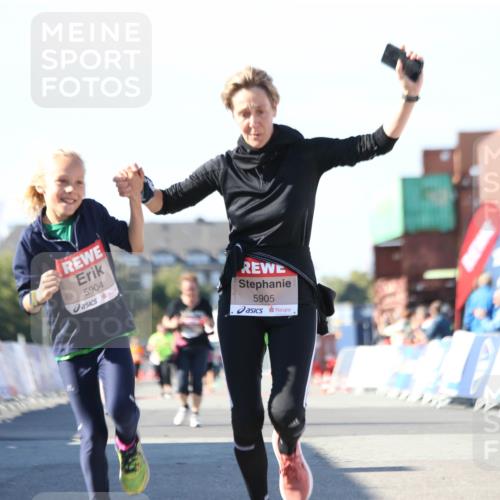 03.10.2025 - Köhlbrandbrückenlauf Jannik Wohlers http://msf.ph/oto/9129709 03.10.2025 13:44:26 Ziel 5904, 5905, 6257, 6258 meine-sportfotos.de