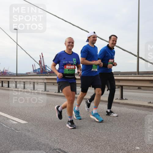 03.10.2025 - Köhlbrandbrückenlauf Lena Gebhardt http://msf.ph/oto/9129710 03.10.2025 16:04:18 Position 2 9248 meine-sportfotos.de