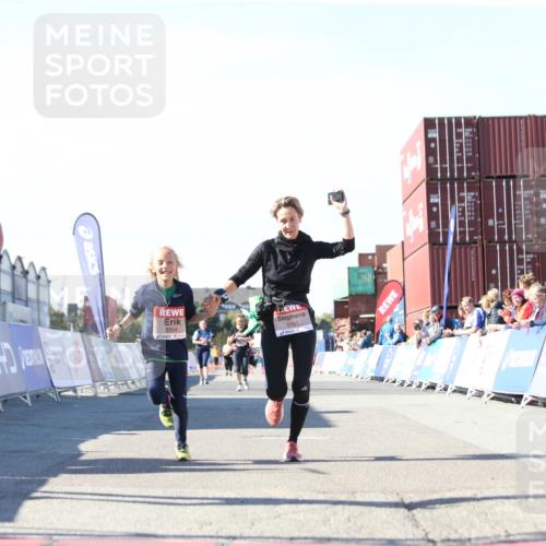 03.10.2025 - Köhlbrandbrückenlauf Jannik Wohlers http://msf.ph/oto/9129713 03.10.2025 13:44:27 Ziel 5904, 5905, 6257, 6258 meine-sportfotos.de