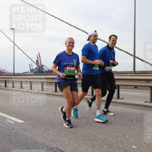 03.10.2025 - Köhlbrandbrückenlauf Lena Gebhardt http://msf.ph/oto/9129715 03.10.2025 16:04:18 Position 2 9248 meine-sportfotos.de