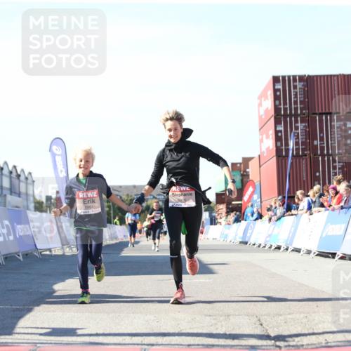 03.10.2025 - Köhlbrandbrückenlauf Jannik Wohlers http://msf.ph/oto/9129716 03.10.2025 13:44:27 Ziel 5904, 5905, 6257, 6258 meine-sportfotos.de