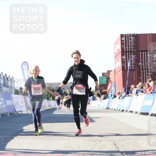 03.10.2025 - Köhlbrandbrückenlauf Jannik Wohlers http://msf.ph/oto/9129718 03.10.2025 13:44:27 Ziel 5904, 5905, 6257, 6258 meine-sportfotos.de