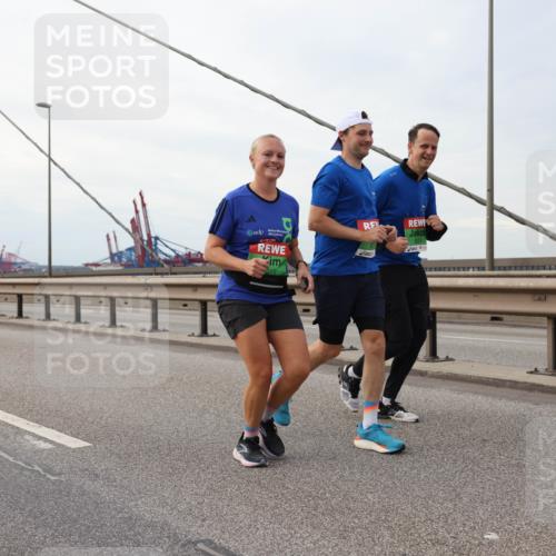 03.10.2025 - Köhlbrandbrückenlauf Lena Gebhardt http://msf.ph/oto/9129719 03.10.2025 16:04:18 Position 2 248 meine-sportfotos.de