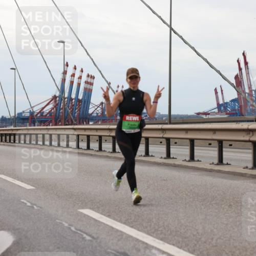 03.10.2025 - Köhlbrandbrückenlauf Lena Gebhardt http://msf.ph/oto/9129725 03.10.2025 16:04:20 Position 2  meine-sportfotos.de