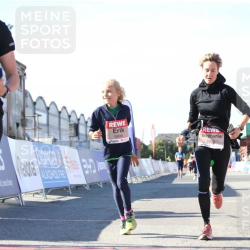 03.10.2025 - Köhlbrandbrückenlauf Jannik Wohlers http://msf.ph/oto/9129730 03.10.2025 13:44:28 Ziel 5904, 5905, 6257, 6258 meine-sportfotos.de