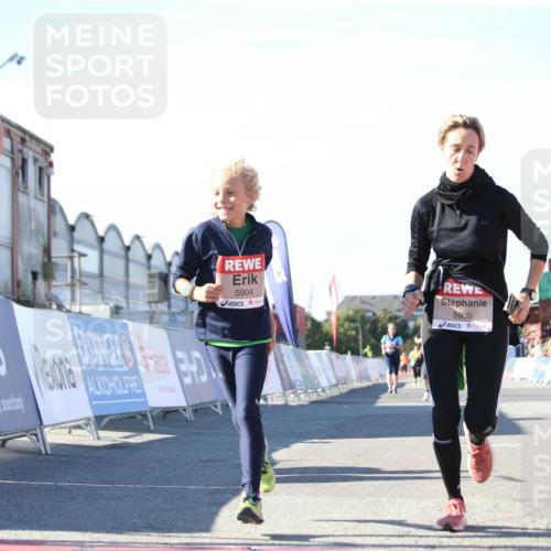 03.10.2025 - Köhlbrandbrückenlauf Jannik Wohlers http://msf.ph/oto/9129731 03.10.2025 13:44:28 Ziel 5904, 5905, 6257, 6258 meine-sportfotos.de