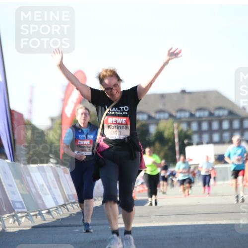 03.10.2025 - Köhlbrandbrückenlauf Jannik Wohlers http://msf.ph/oto/9129732 03.10.2025 13:44:33 Ziel 5904, 5905, 5919, 6257, 6258 meine-sportfotos.de