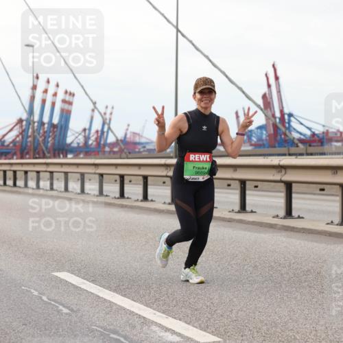 03.10.2025 - Köhlbrandbrückenlauf Lena Gebhardt http://msf.ph/oto/9129737 03.10.2025 16:04:20 Position 2 9689 meine-sportfotos.de