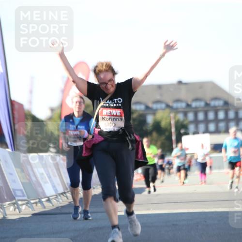 03.10.2025 - Köhlbrandbrückenlauf Jannik Wohlers http://msf.ph/oto/9129738 03.10.2025 13:44:34 Ziel 5904, 5905, 5919, 6257, 6258 meine-sportfotos.de