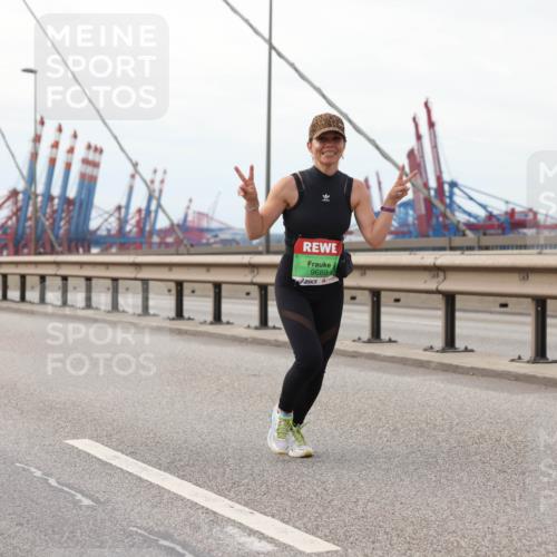03.10.2025 - Köhlbrandbrückenlauf Lena Gebhardt http://msf.ph/oto/9129740 03.10.2025 16:04:20 Position 2 9689 meine-sportfotos.de