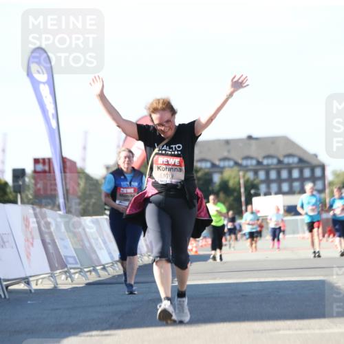 03.10.2025 - Köhlbrandbrückenlauf Jannik Wohlers http://msf.ph/oto/9129741 03.10.2025 13:44:34 Ziel 5904, 5905, 5919, 6257, 6258 meine-sportfotos.de