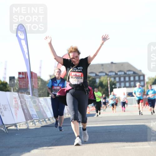 03.10.2025 - Köhlbrandbrückenlauf Jannik Wohlers http://msf.ph/oto/9129743 03.10.2025 13:44:34 Ziel 5904, 5905, 5919, 6257, 6258 meine-sportfotos.de