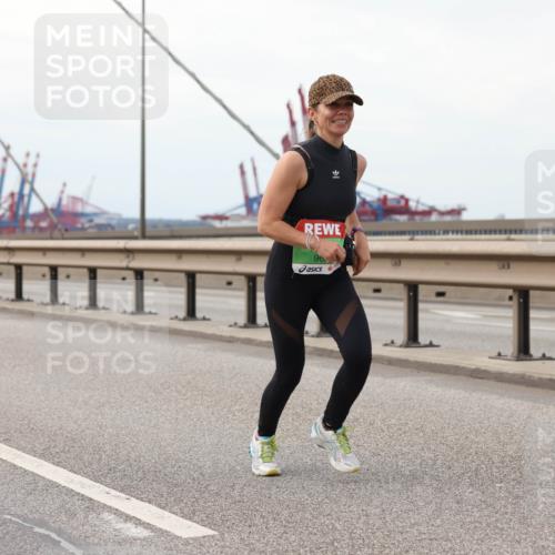 03.10.2025 - Köhlbrandbrückenlauf Lena Gebhardt http://msf.ph/oto/9129744 03.10.2025 16:04:21 Position 2 96 meine-sportfotos.de