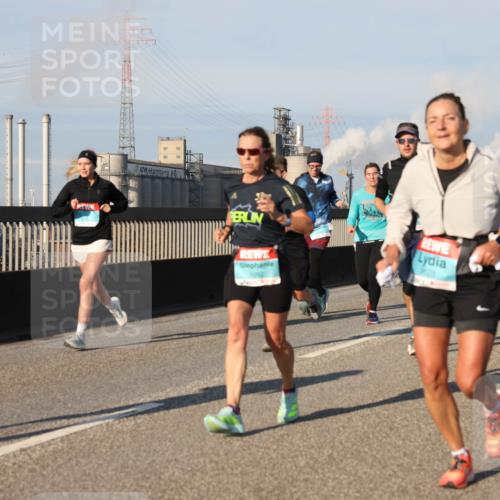 03.10.2025 - Köhlbrandbrückenlauf Lena Gebhardt http://msf.ph/oto/9129745 03.10.2025 09:49:05 Position 2 3825 meine-sportfotos.de