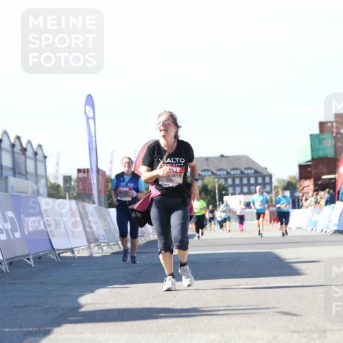 03.10.2025 - Köhlbrandbrückenlauf Jannik Wohlers http://msf.ph/oto/9129746 03.10.2025 13:44:35 Ziel 5696, 5904, 5905, 5919, 6257, 6258 meine-sportfotos.de