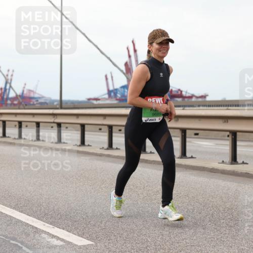 03.10.2025 - Köhlbrandbrückenlauf Lena Gebhardt http://msf.ph/oto/9129747 03.10.2025 16:04:21 Position 2 9689 meine-sportfotos.de