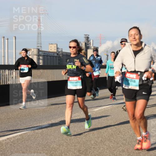 03.10.2025 - Köhlbrandbrückenlauf Lena Gebhardt http://msf.ph/oto/9129749 03.10.2025 09:49:05 Position 2  meine-sportfotos.de