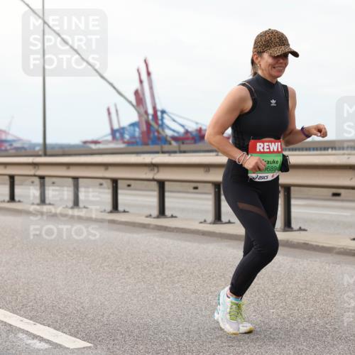03.10.2025 - Köhlbrandbrückenlauf Lena Gebhardt http://msf.ph/oto/9129751 03.10.2025 16:04:21 Position 2 9689 meine-sportfotos.de