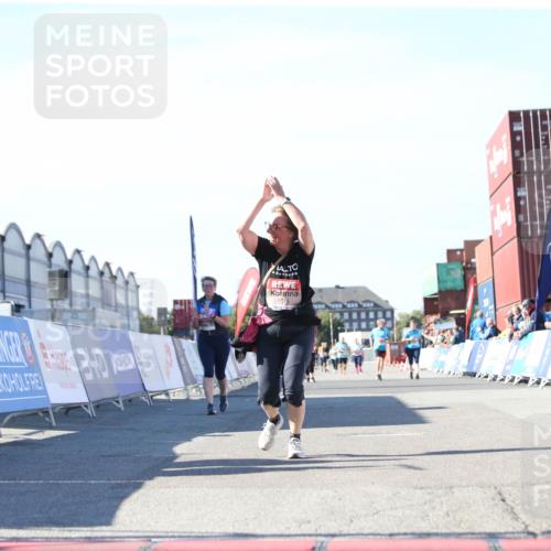03.10.2025 - Köhlbrandbrückenlauf Jannik Wohlers http://msf.ph/oto/9129761 03.10.2025 13:44:36 Ziel 5696, 5904, 5905, 5919, 6257 meine-sportfotos.de