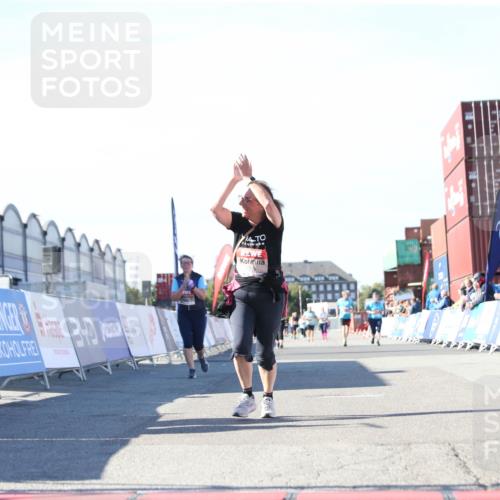 03.10.2025 - Köhlbrandbrückenlauf Jannik Wohlers http://msf.ph/oto/9129764 03.10.2025 13:44:36 Ziel 5696, 5904, 5905, 5919, 6257 meine-sportfotos.de