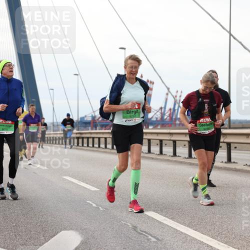 03.10.2025 - Köhlbrandbrückenlauf Lena Gebhardt http://msf.ph/oto/9129765 03.10.2025 16:04:28 Position 2 8010, 9291, 9290 meine-sportfotos.de