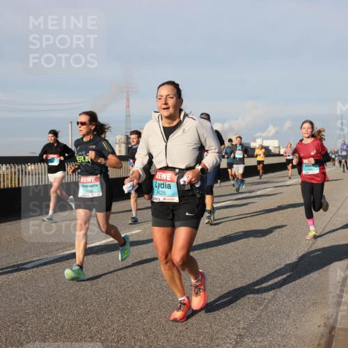 03.10.2025 - Köhlbrandbrückenlauf Lena Gebhardt http://msf.ph/oto/9129766 03.10.2025 09:49:06 Position 2 1092, 3625 meine-sportfotos.de