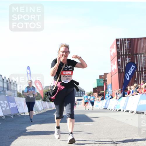 03.10.2025 - Köhlbrandbrückenlauf Jannik Wohlers http://msf.ph/oto/9129783 03.10.2025 13:44:37 Ziel 5696, 5904, 5905, 5919 meine-sportfotos.de