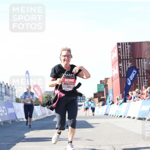 03.10.2025 - Köhlbrandbrückenlauf Jannik Wohlers http://msf.ph/oto/9129786 03.10.2025 13:44:37 Ziel 5696, 5904, 5905, 5919 meine-sportfotos.de