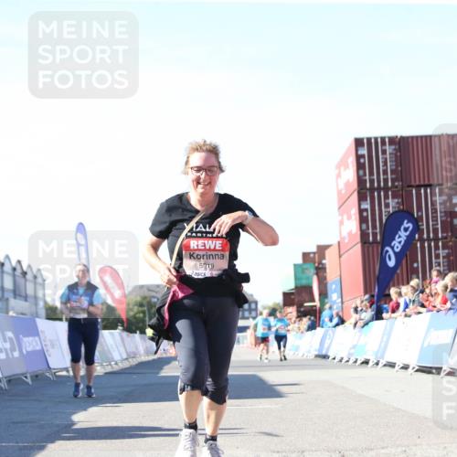 03.10.2025 - Köhlbrandbrückenlauf Jannik Wohlers http://msf.ph/oto/9129788 03.10.2025 13:44:37 Ziel 5696, 5904, 5905, 5919 meine-sportfotos.de