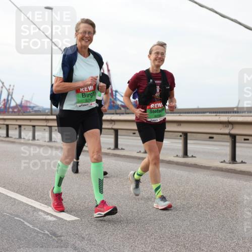 03.10.2025 - Köhlbrandbrückenlauf Lena Gebhardt http://msf.ph/oto/9129789 03.10.2025 16:04:29 Position 2 9291, 9290 meine-sportfotos.de