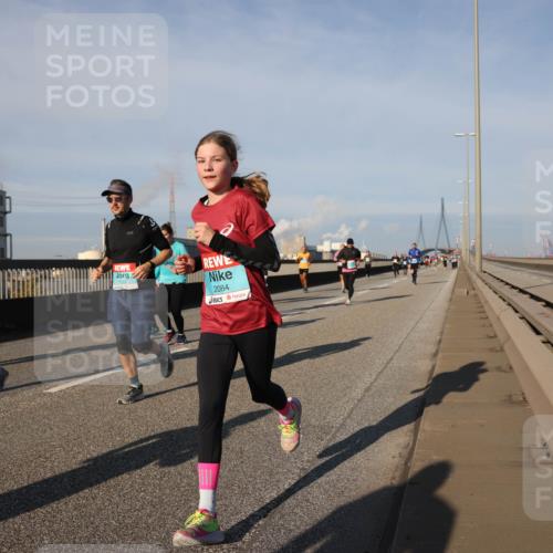 03.10.2025 - Köhlbrandbrückenlauf Lena Gebhardt http://msf.ph/oto/9129791 03.10.2025 09:49:07 Position 2 2084 meine-sportfotos.de